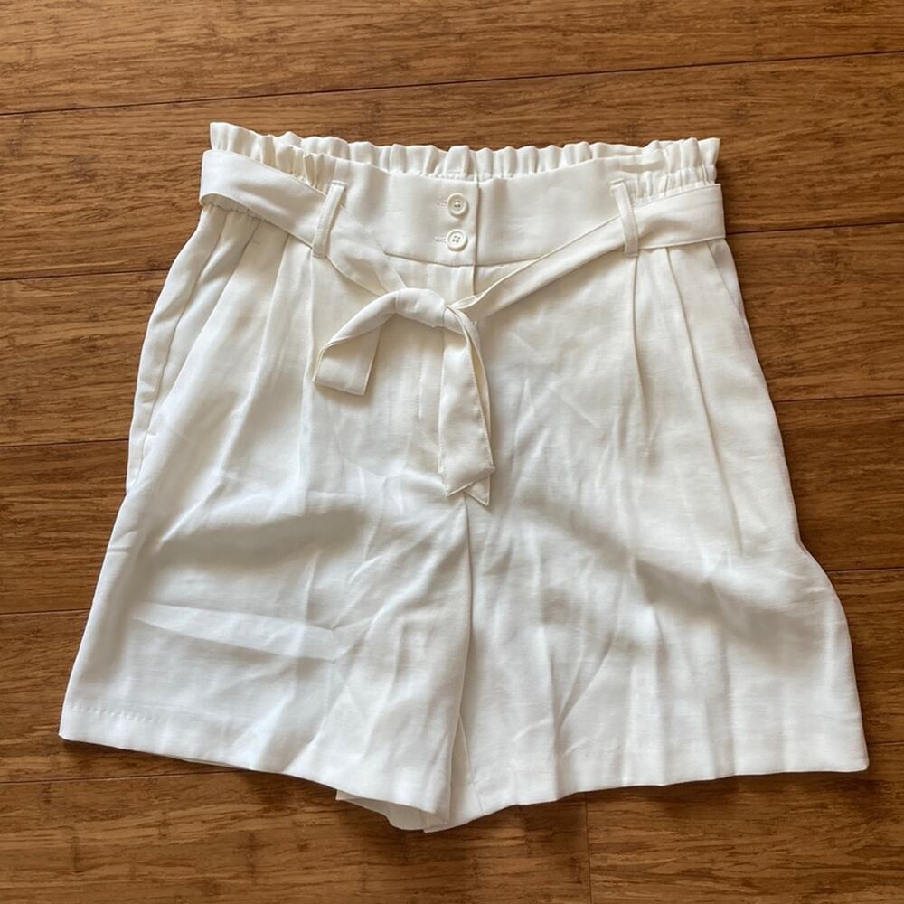 Simply Vera Cream High Waist Shorts, Size S